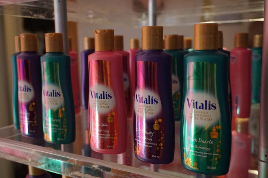 berbagai varian vitalis perfumed moisturizing body wash