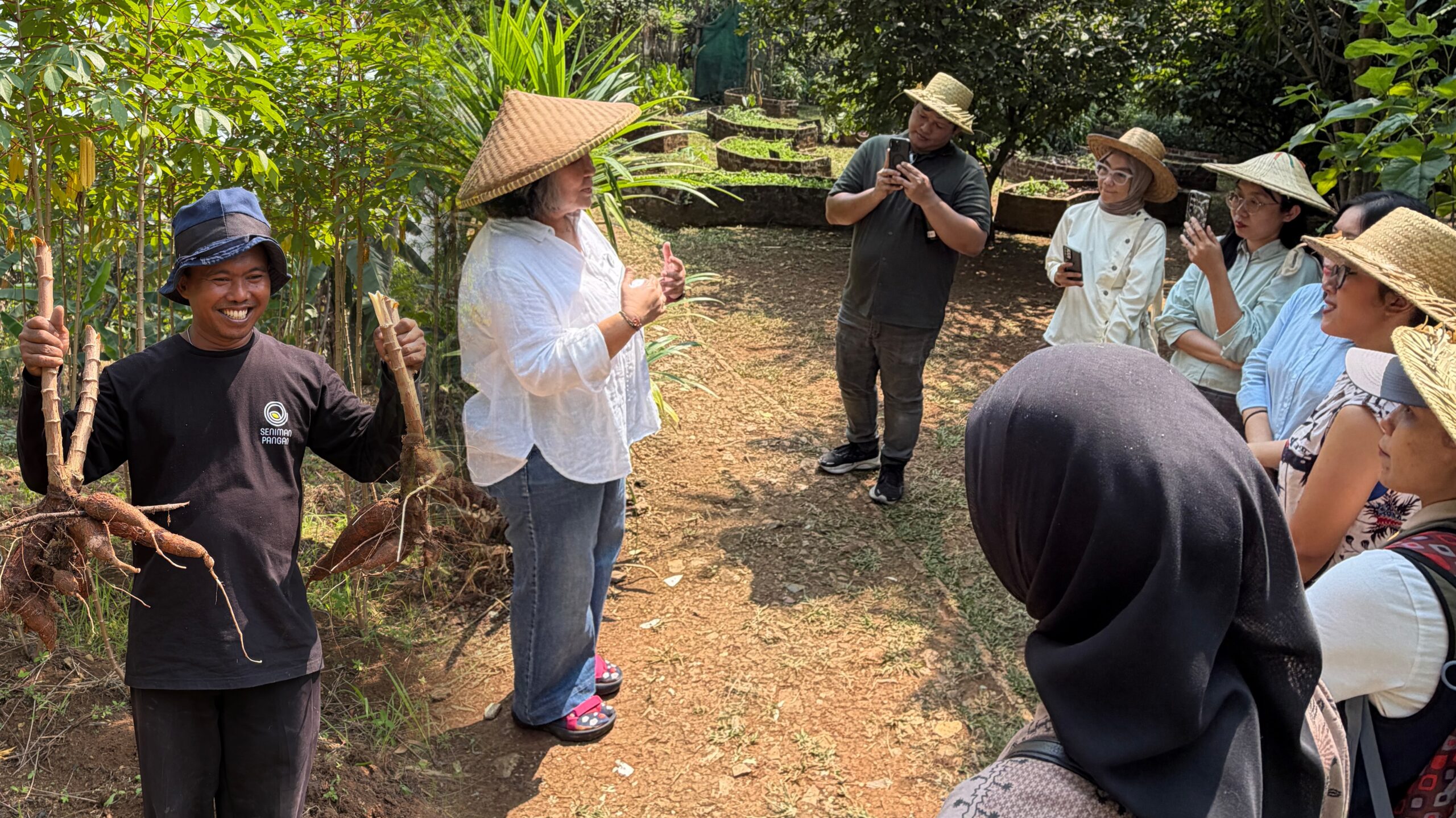 Berkeliling kebun Seniman Pangan Bekasi
